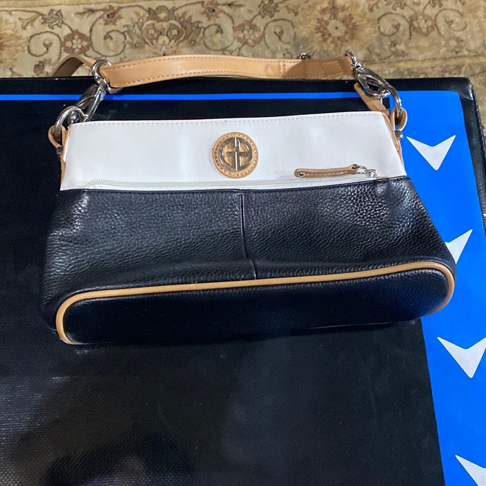 For sale is a nice purse in great condition.  Very stylish
